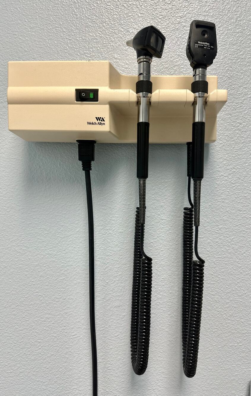 Welch Allyn 767 Series Wall Transformer With Otoscope & Ophthalmoscope Heads